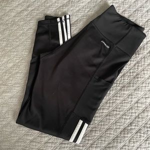 EUC Adidas Ankle Length Leggings